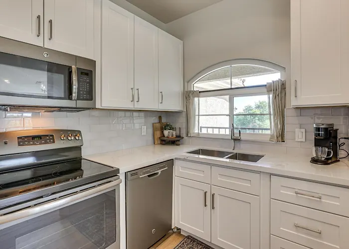 Walkable Oasis W/ Pool Near Old Town Holiday home