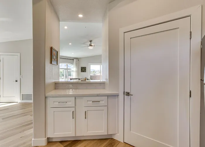 Walkable Oasis W/ Pool Near Old Town *