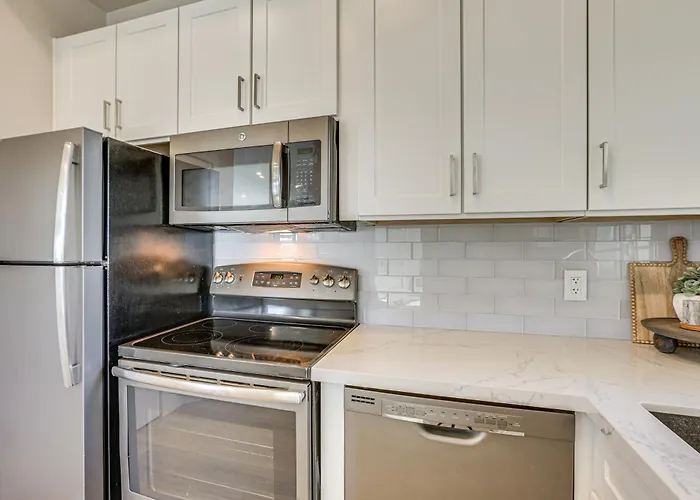 Holiday home Walkable Oasis W/ Pool Near Old Town *