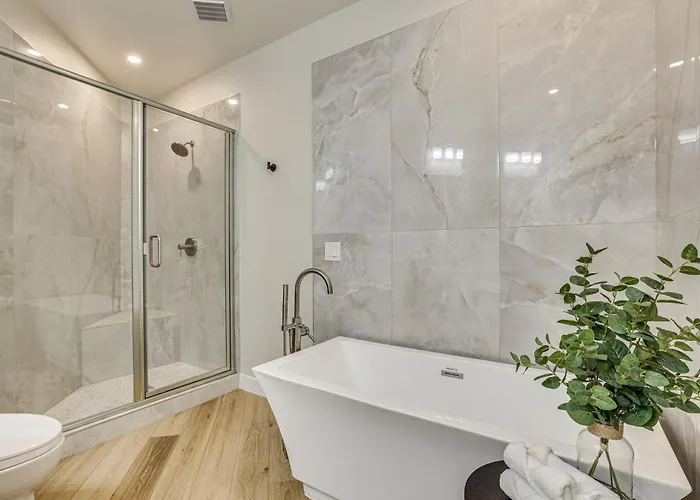 Holiday home Walkable Oasis W/ Pool Near Old Town *