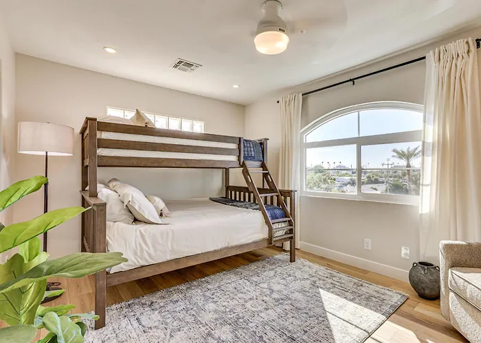 Walkable Oasis W/ Pool Near Old Town *