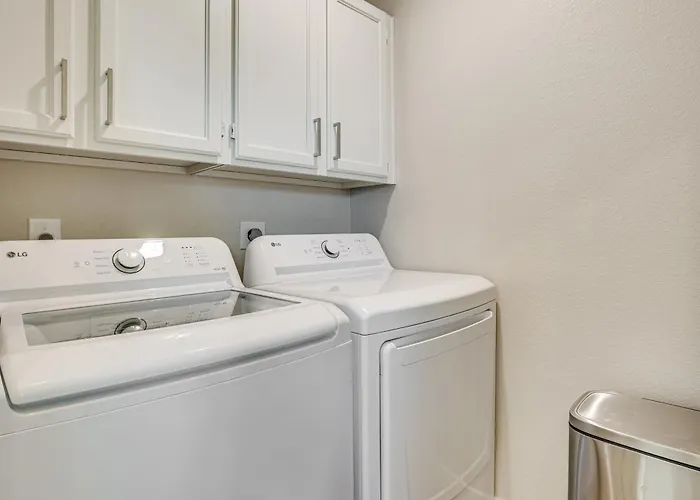 Walkable Oasis W/ Pool Near Old Town Holiday home *